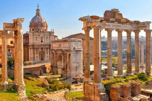 Explore the city center of Rome